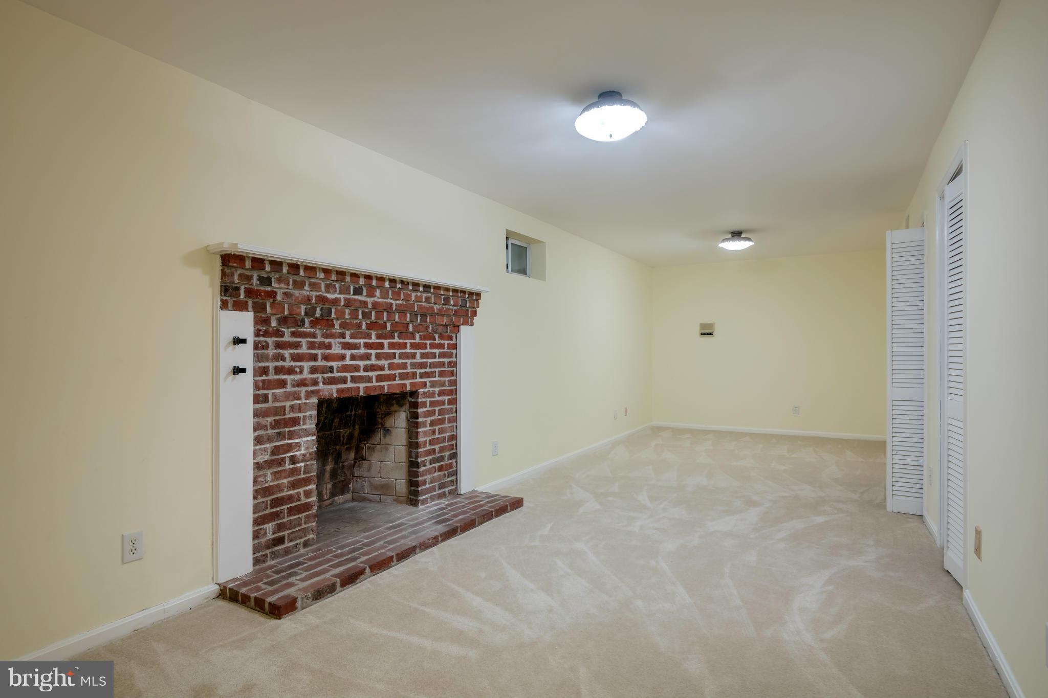 CONDON MANOR OF MCLEAN - Residential Lease