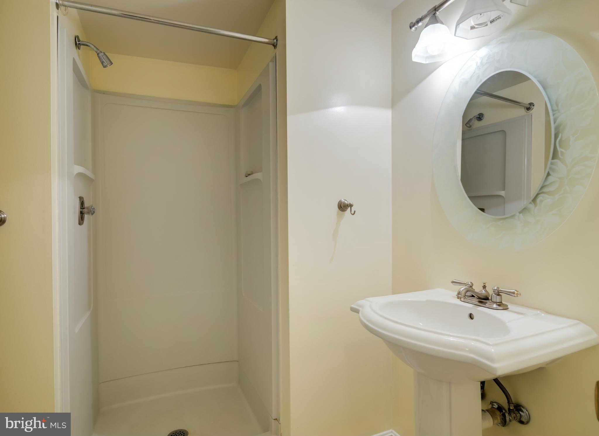 CONDON MANOR OF MCLEAN - Residential Lease