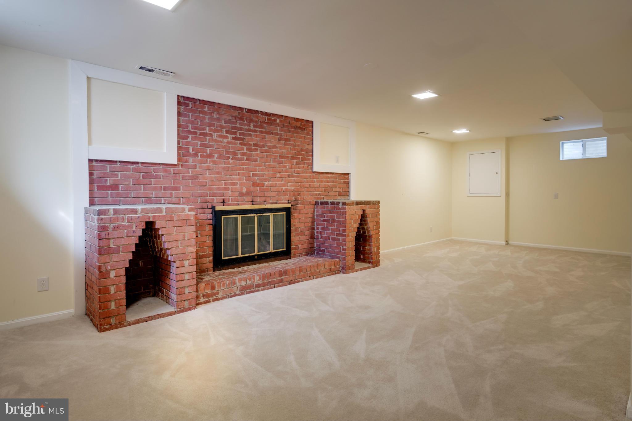 CONDON MANOR OF MCLEAN - Residential Lease