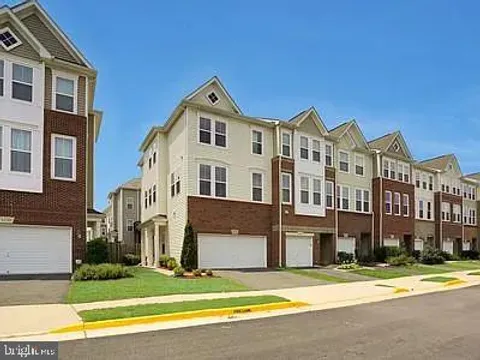 43385 Rickenbacker Square, Ashburn, VA MLS: VALO2115148