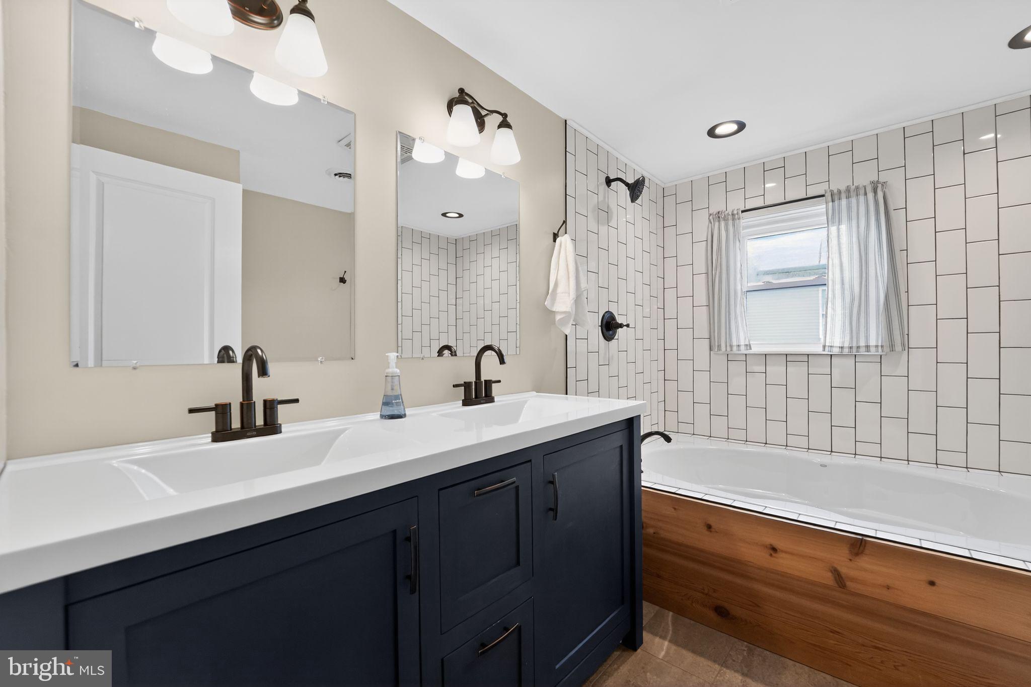 OLIVER BEACH - Residential