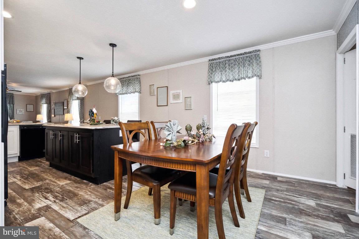 FOUR WAY MANOR - Residential