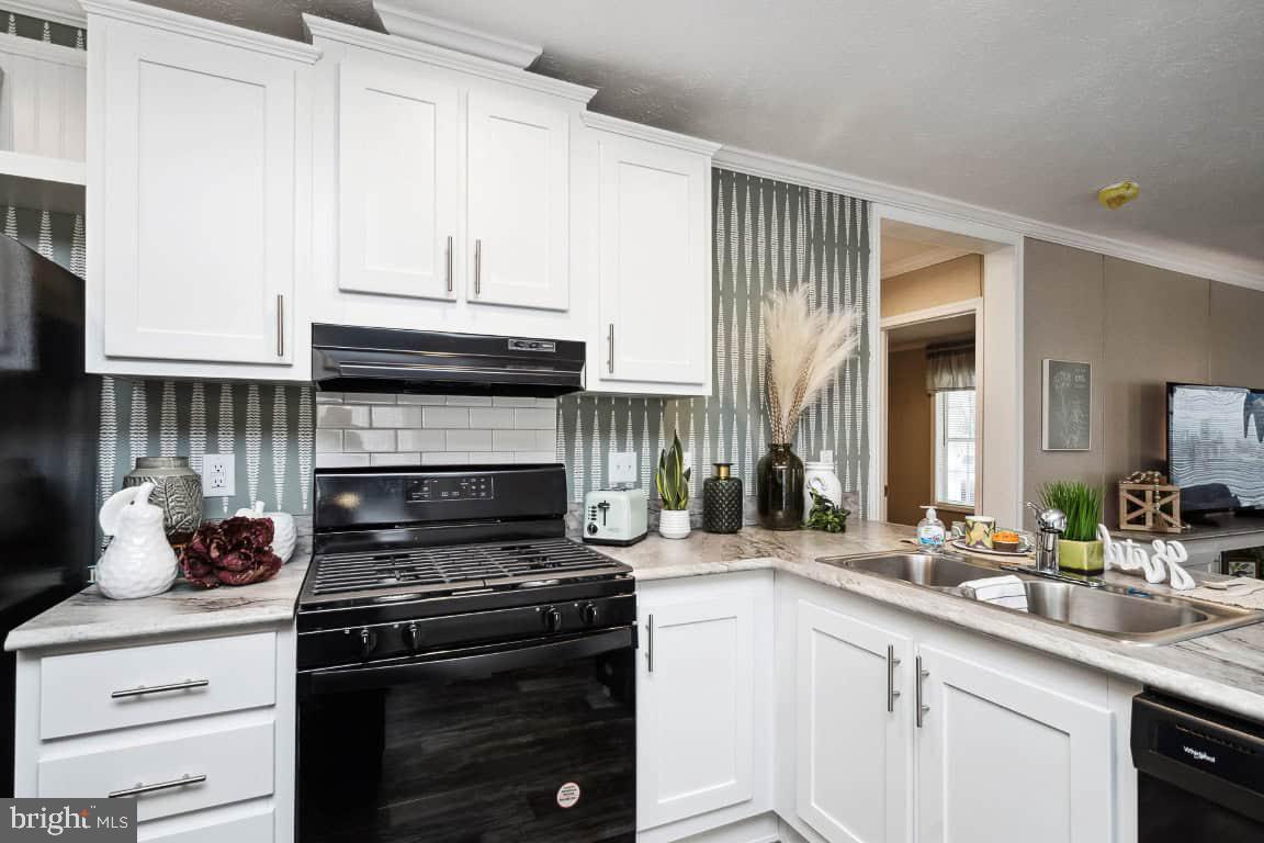 FOUR WAY MANOR - Residential