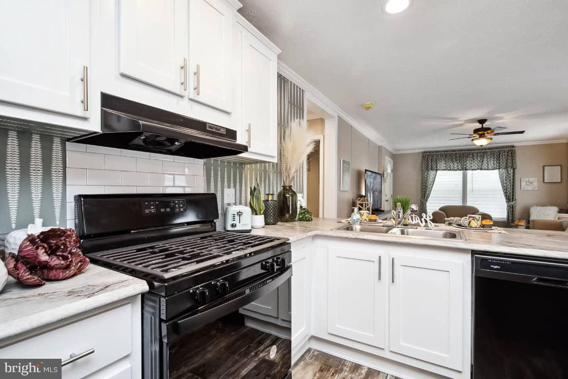 FOUR WAY MANOR - Residential