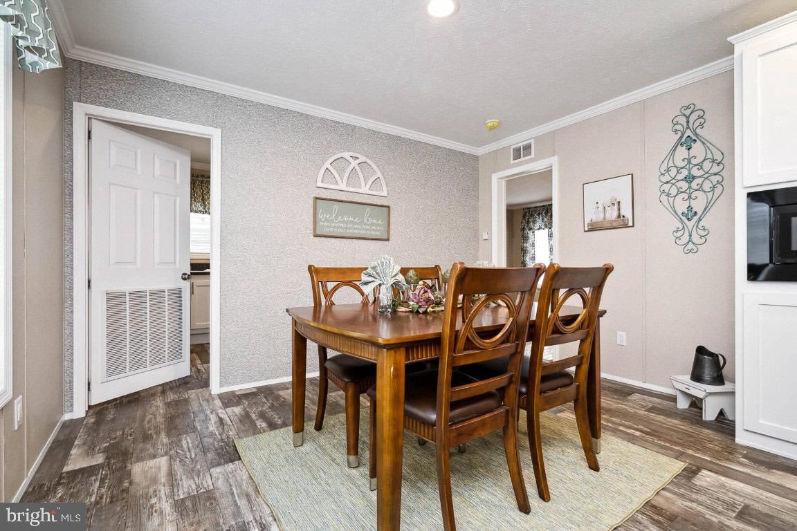 FOUR WAY MANOR - Residential