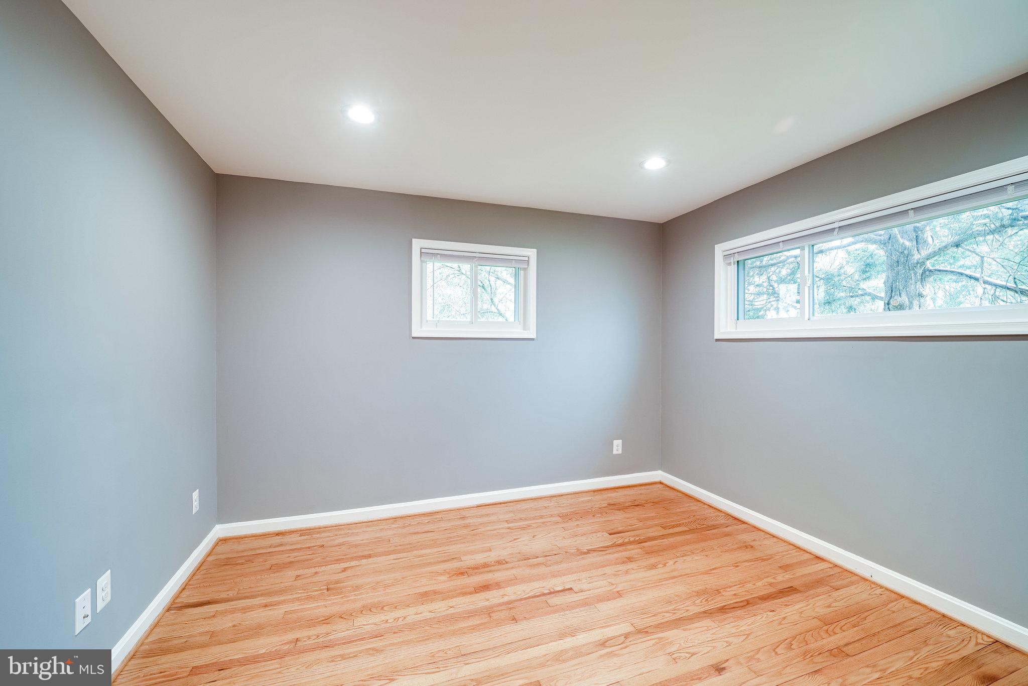 SUNSET MANOR - Residential Lease