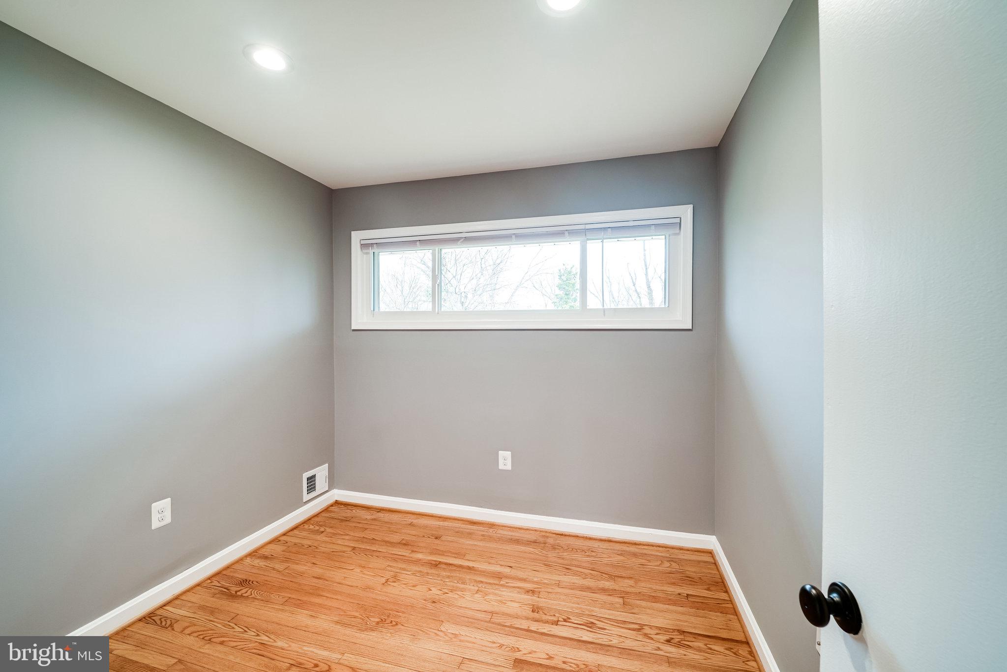 SUNSET MANOR - Residential Lease