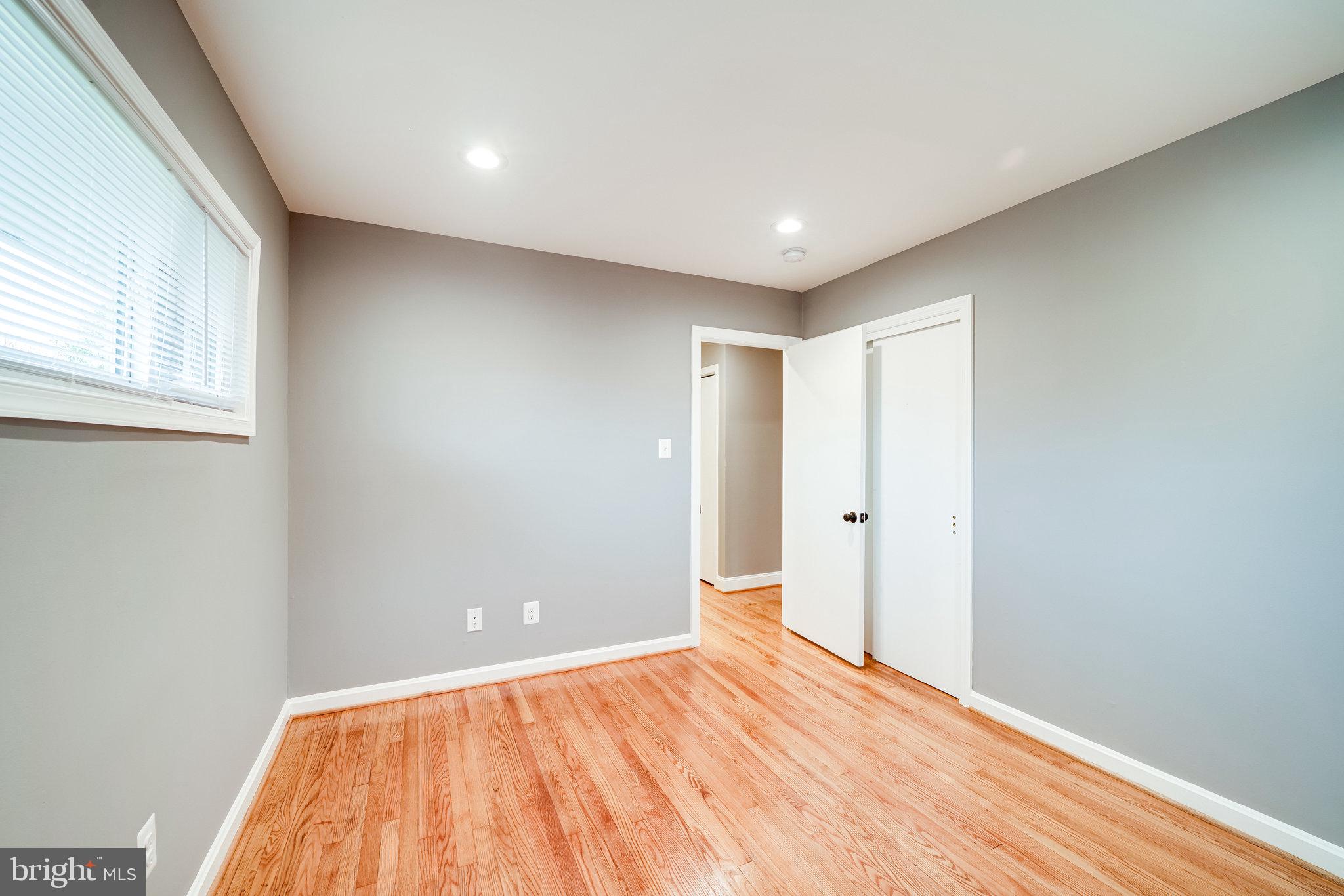 SUNSET MANOR - Residential Lease