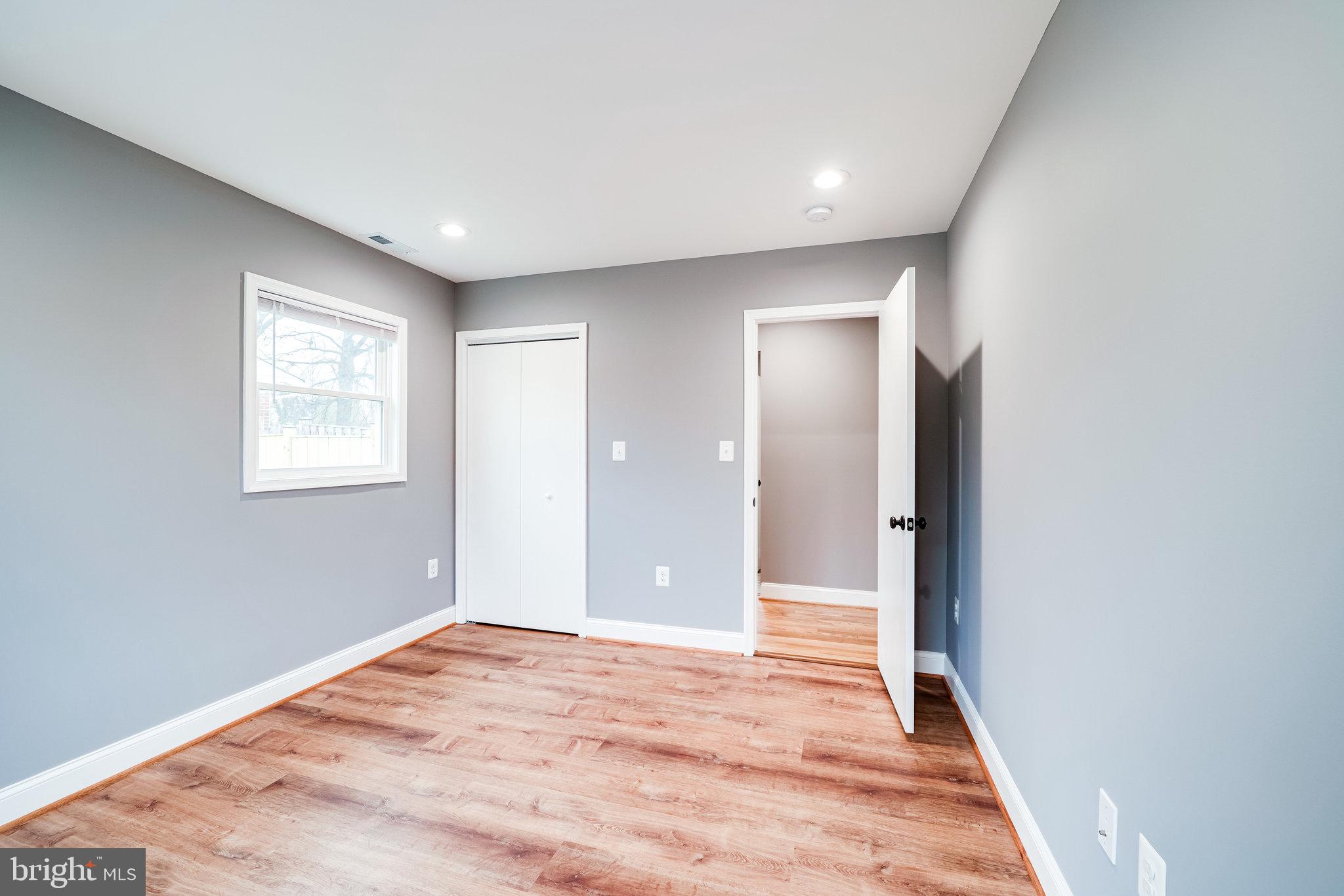 SUNSET MANOR - Residential Lease