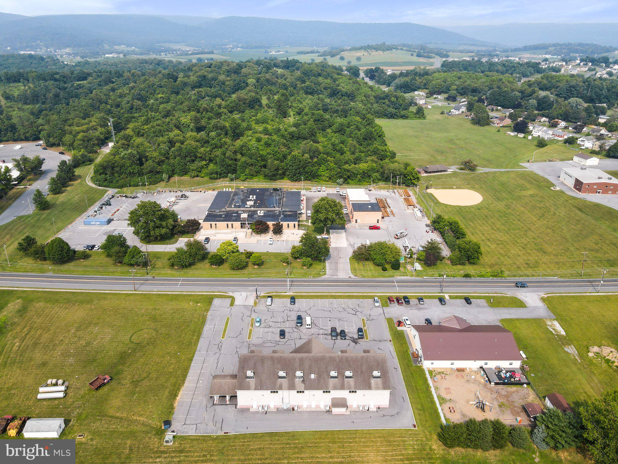 MEADOW BREEZE - Commercial Lease