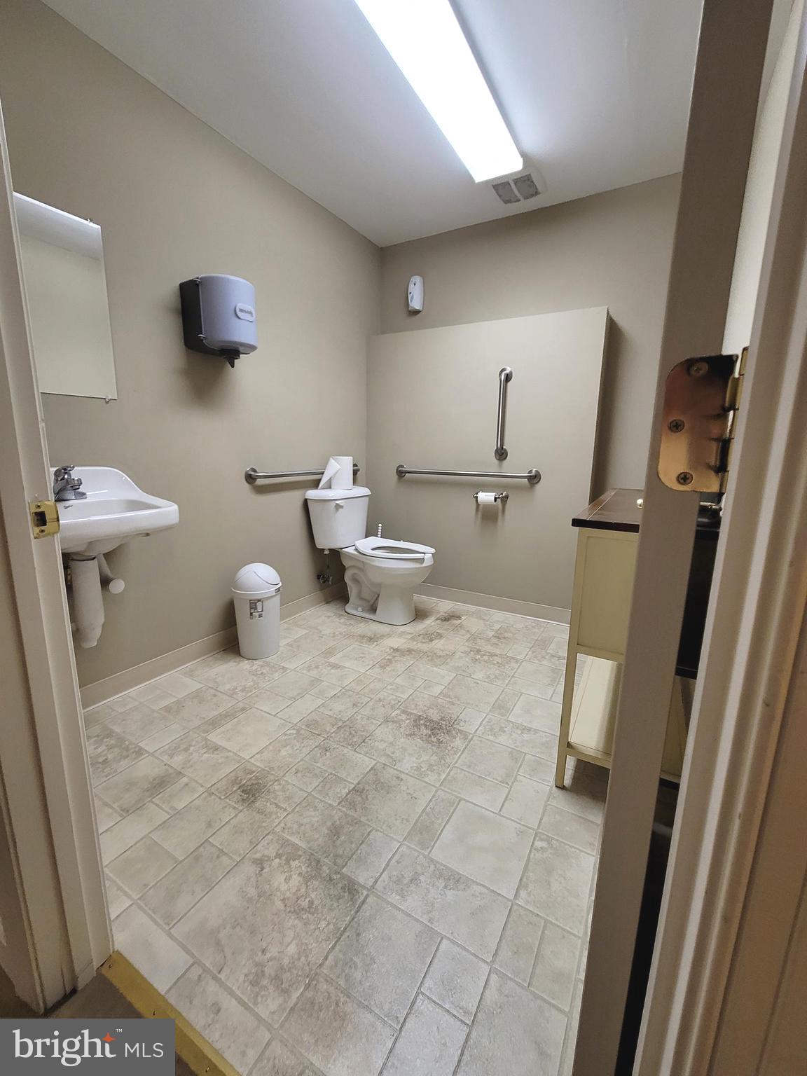 MEADOW BREEZE - Commercial Lease