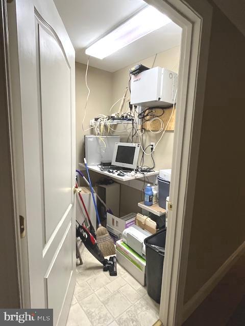 MEADOW BREEZE - Commercial Lease