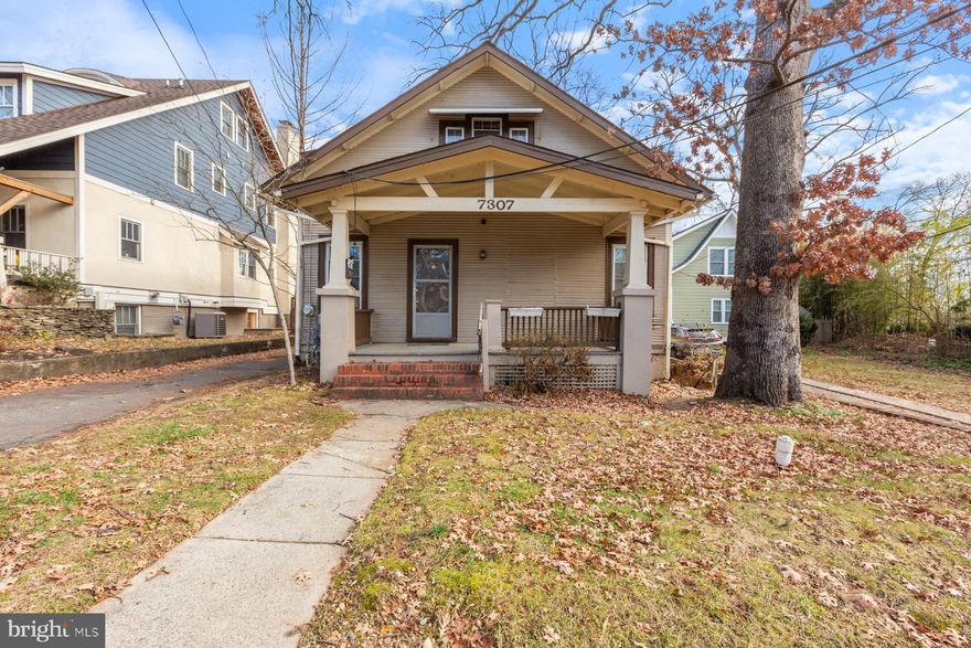 Great investment property! Have to be Cash or Rehab loan transaction. There are 3 units/apartment. Bring your contractors!