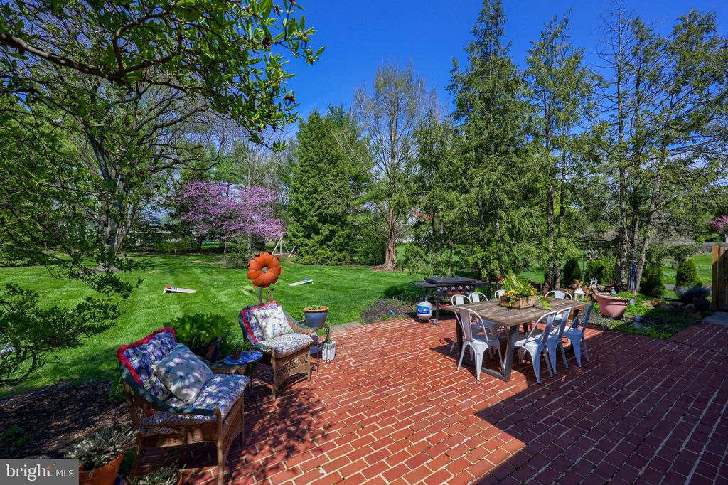 Photo of 423 Wetherburn Drive, Lancaster, PA 17601 (MLS # PALA2048528)