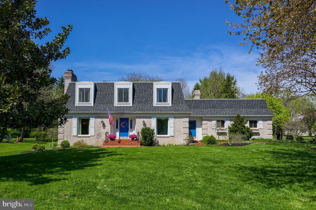 Photo of 423 Wetherburn Drive, Lancaster, PA 17601 (MLS # PALA2048528)