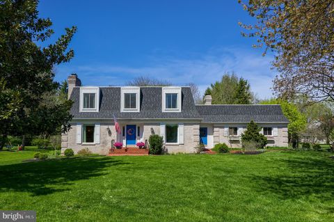 Photo of 423 Wetherburn Drive, Lancaster, PA 17601 (MLS # PALA2048528)