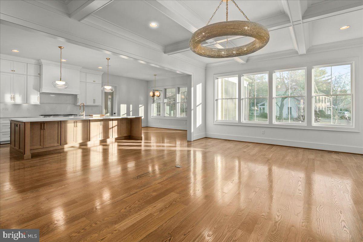 MCLEAN ESTATES - Residential