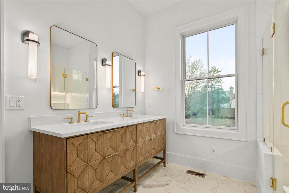 MCLEAN ESTATES - Residential