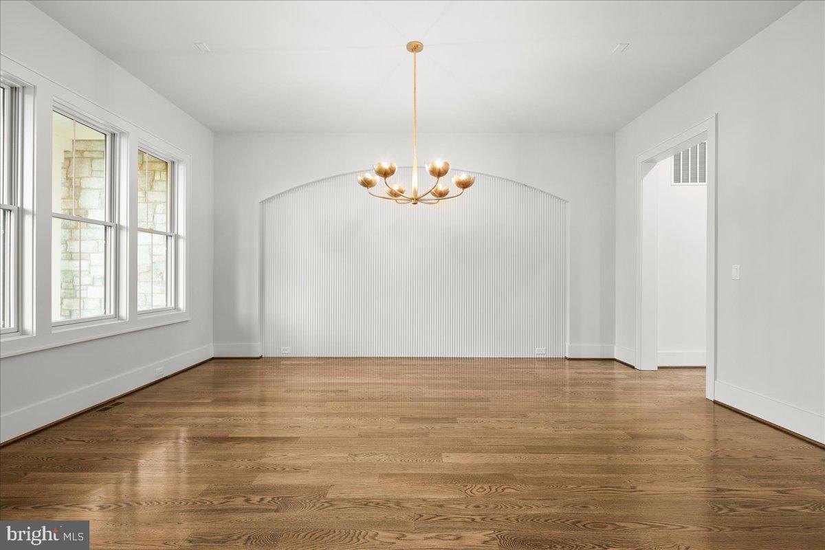 MCLEAN ESTATES - Residential