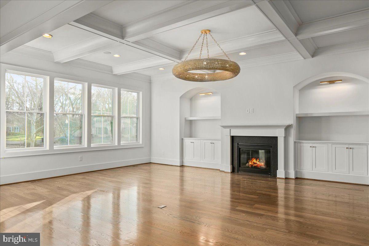 MCLEAN ESTATES - Residential