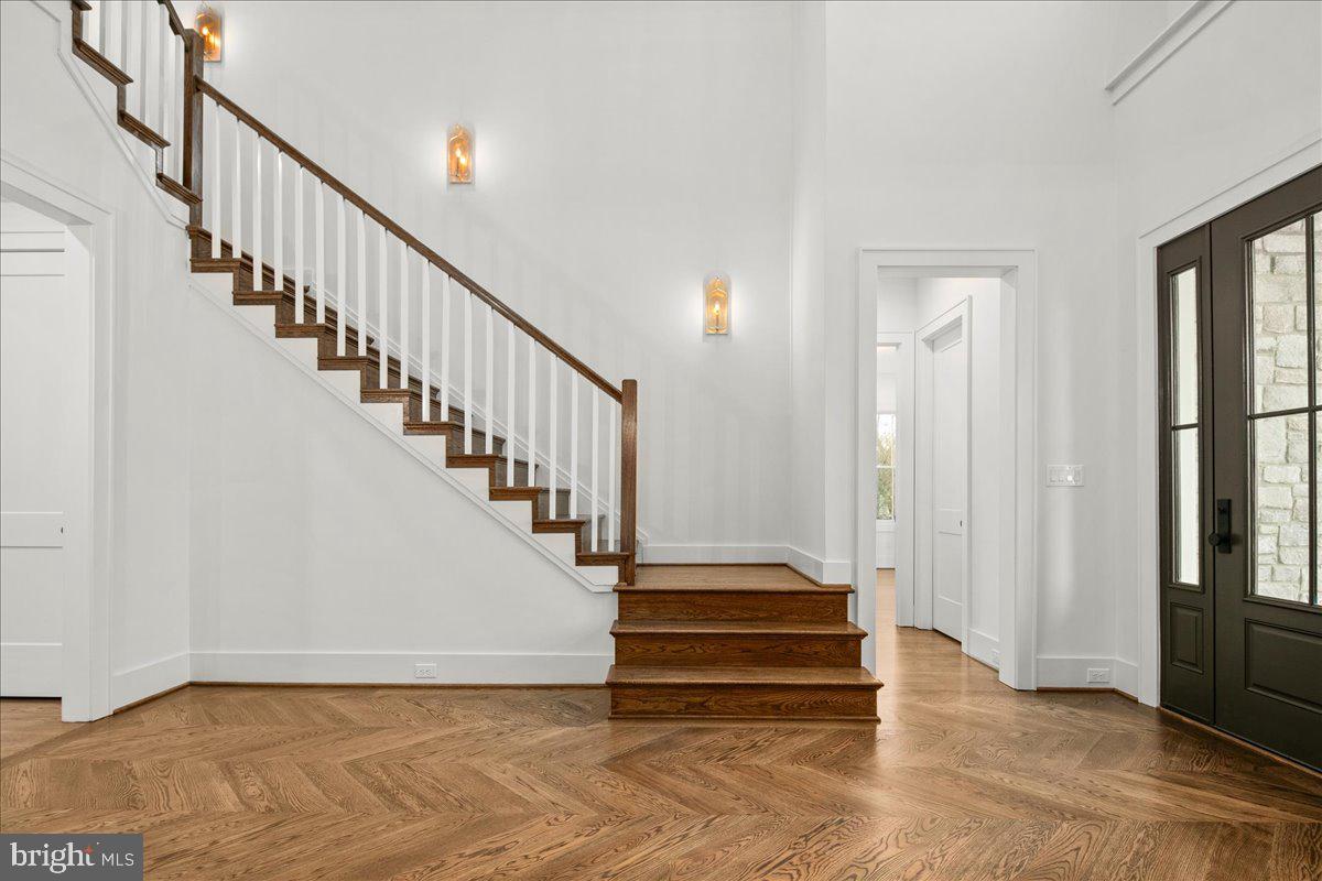 MCLEAN ESTATES - Residential