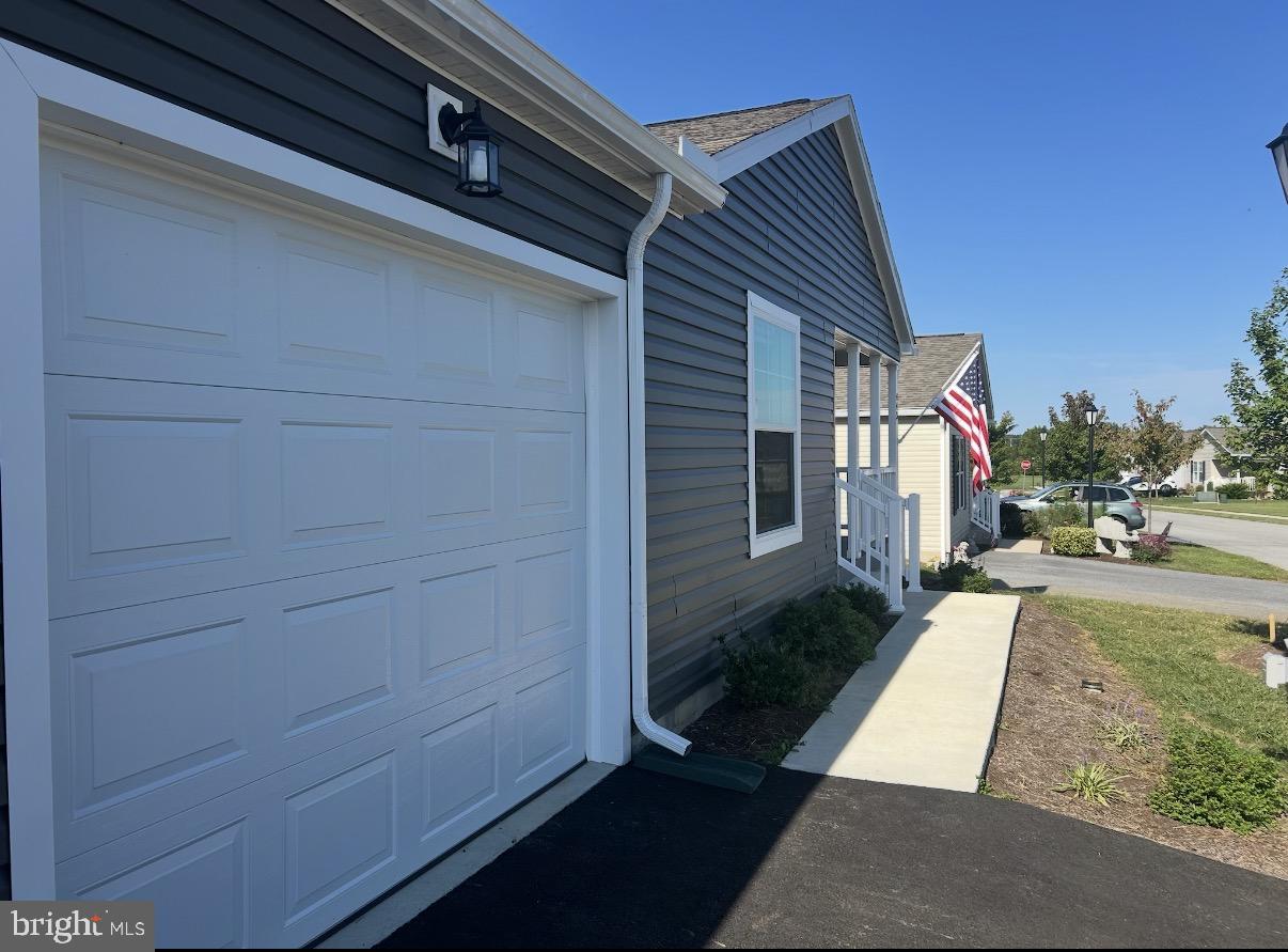 443 EASTWOOD LN