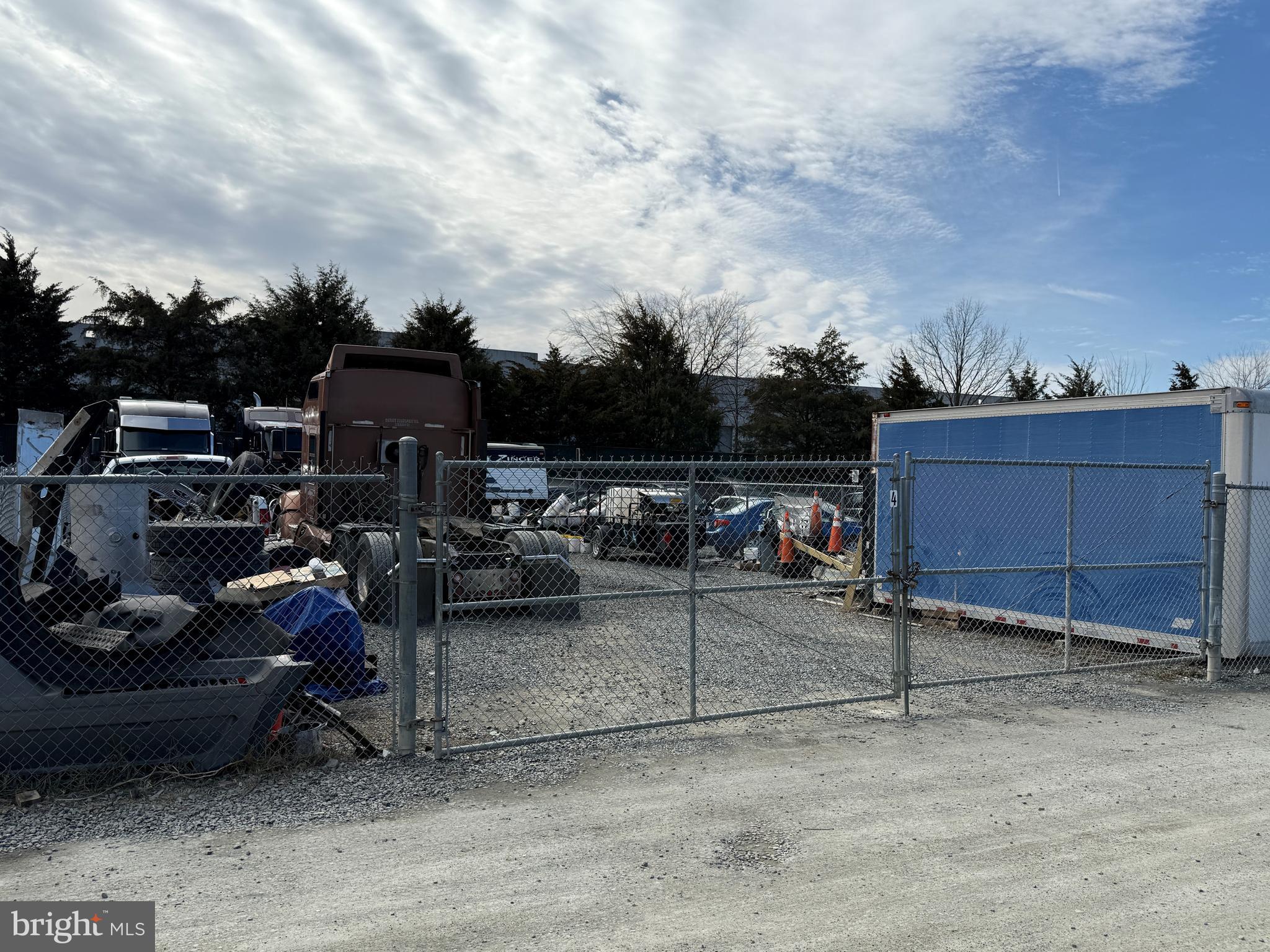 HORNBAKER INDUSTRIAL PARK - Commercial Lease