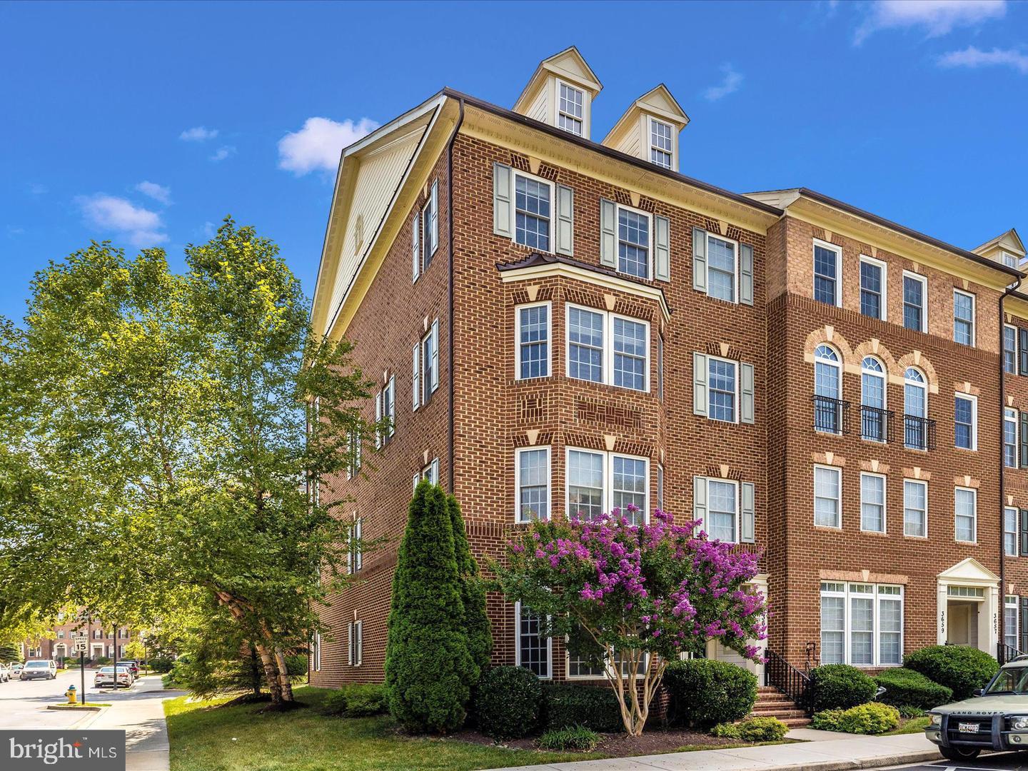 VILLAGES OF URBANA - Residential Lease