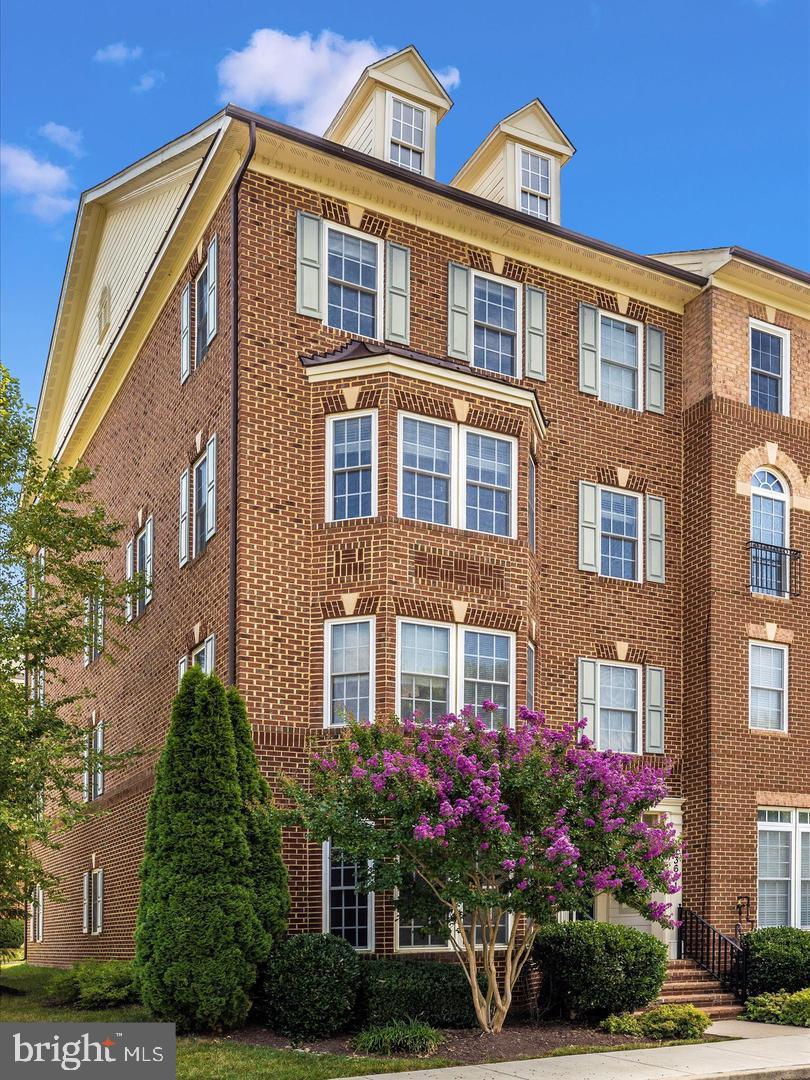 VILLAGES OF URBANA - Residential Lease