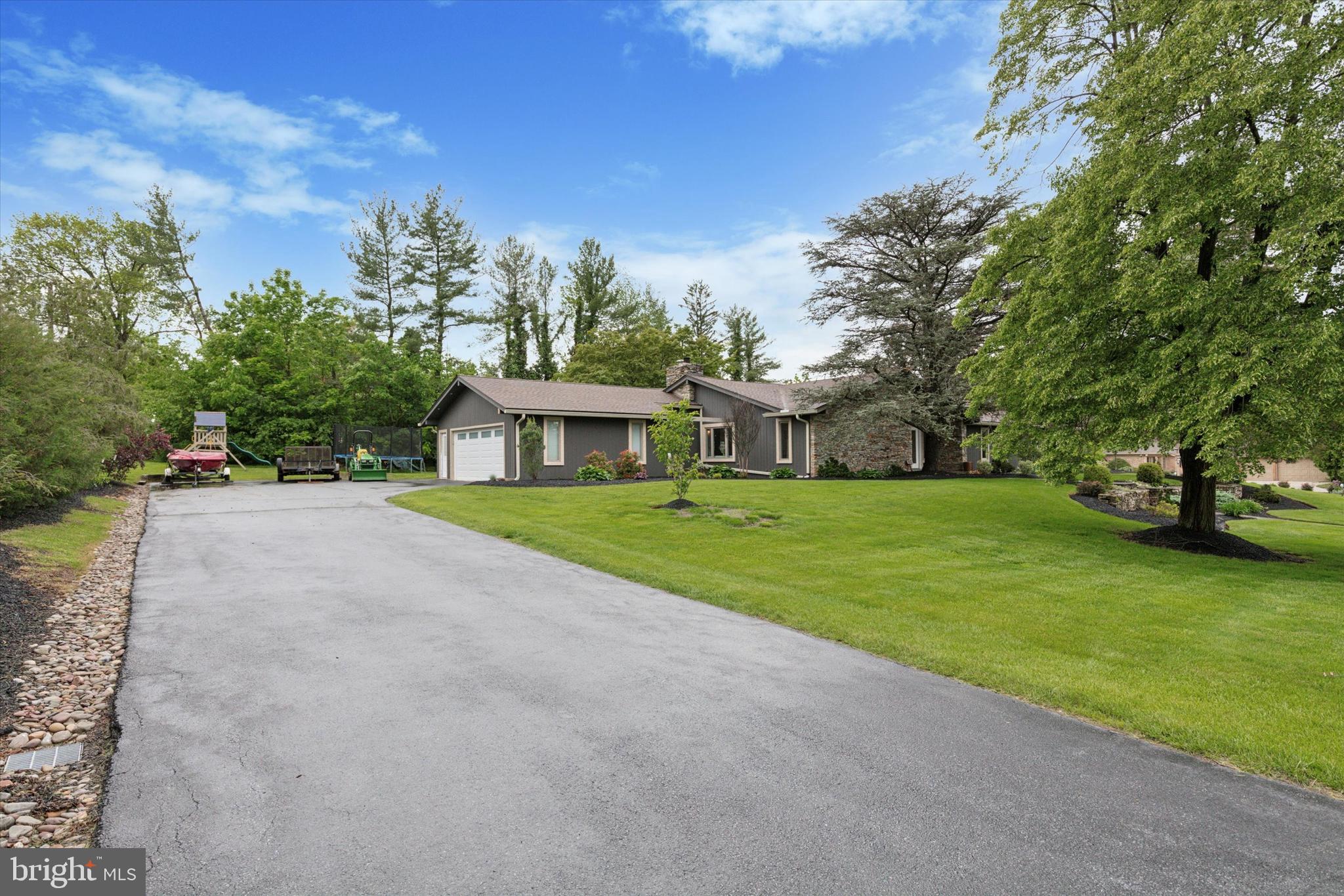 952 BRIAR LANE