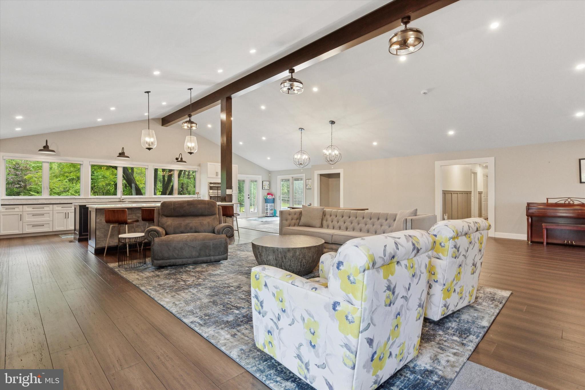 952 BRIAR LANE