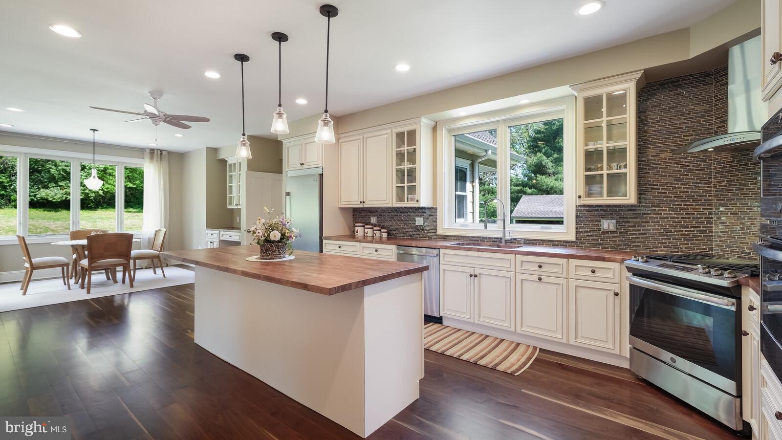 HUNTINGDON VALLEY - Residential