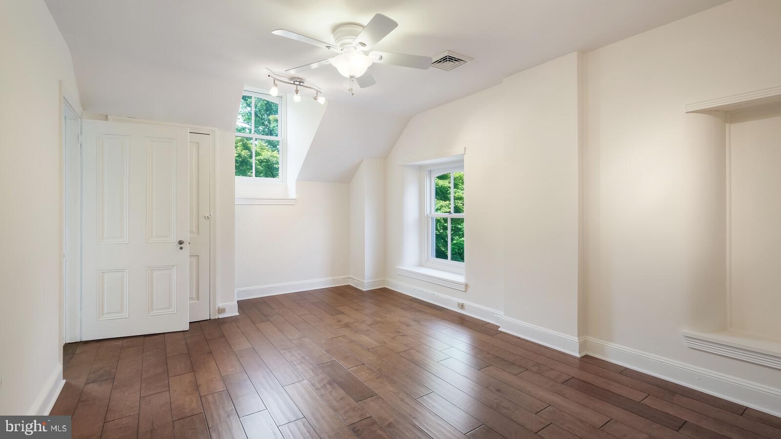 HUNTINGDON VALLEY - Residential