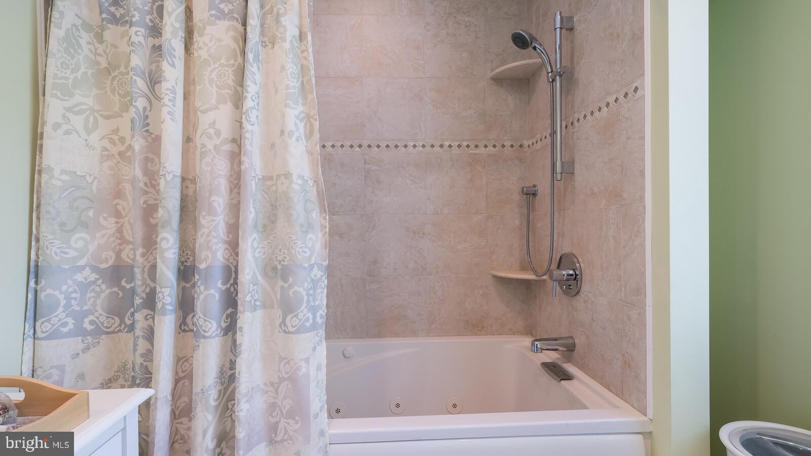 HUNTINGDON VALLEY - Residential