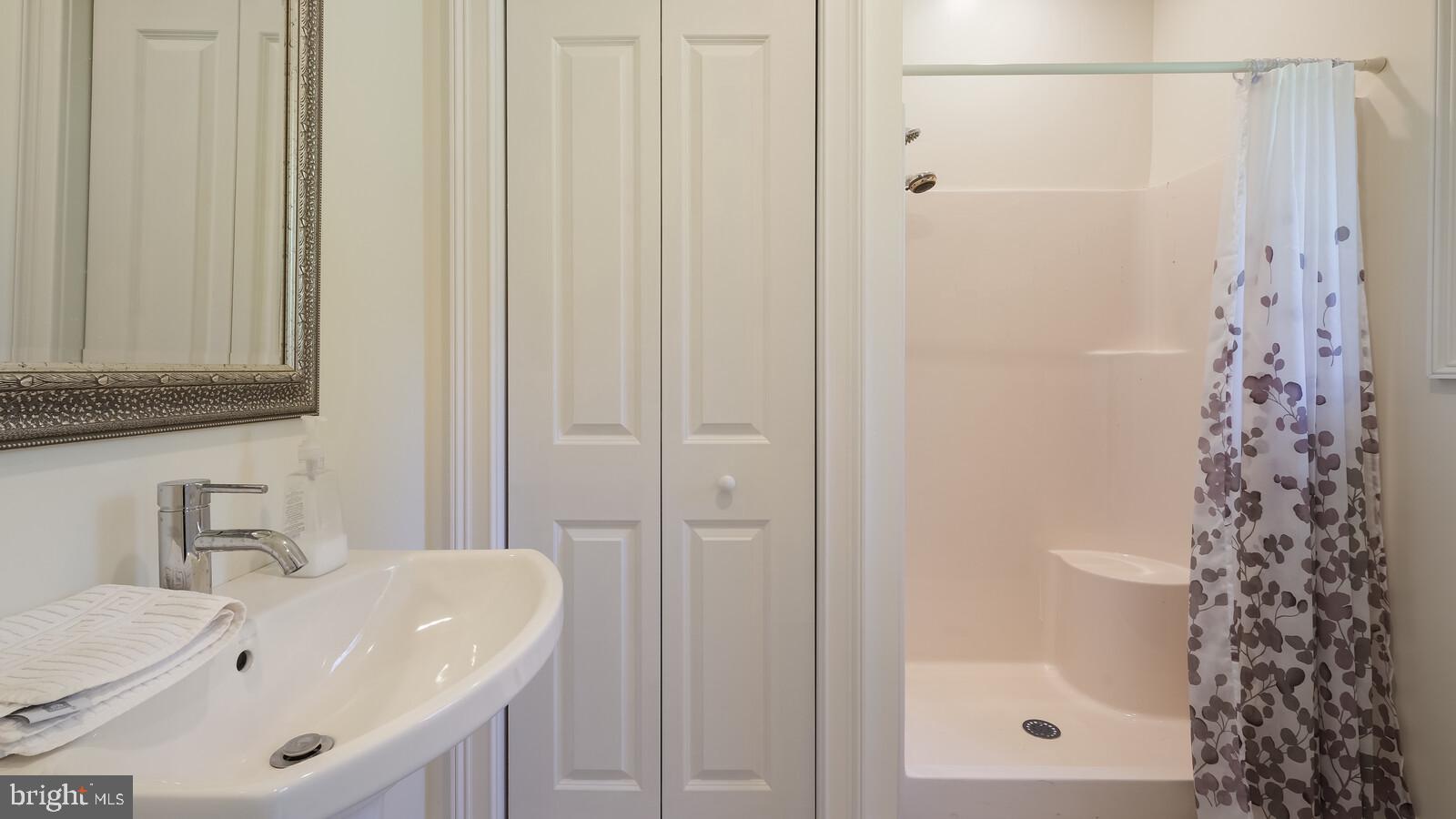 HUNTINGDON VALLEY - Residential