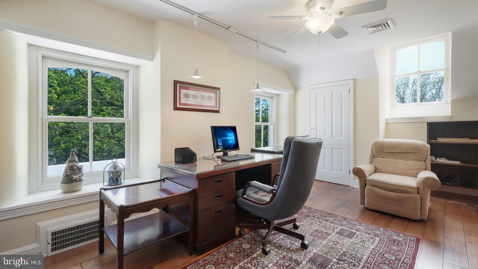 HUNTINGDON VALLEY - Residential