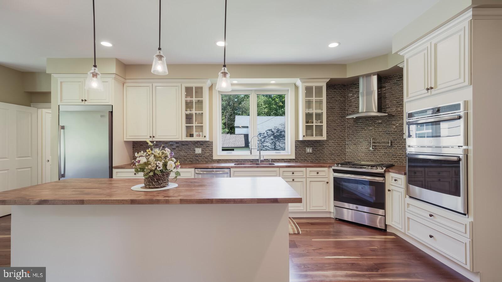 HUNTINGDON VALLEY - Residential