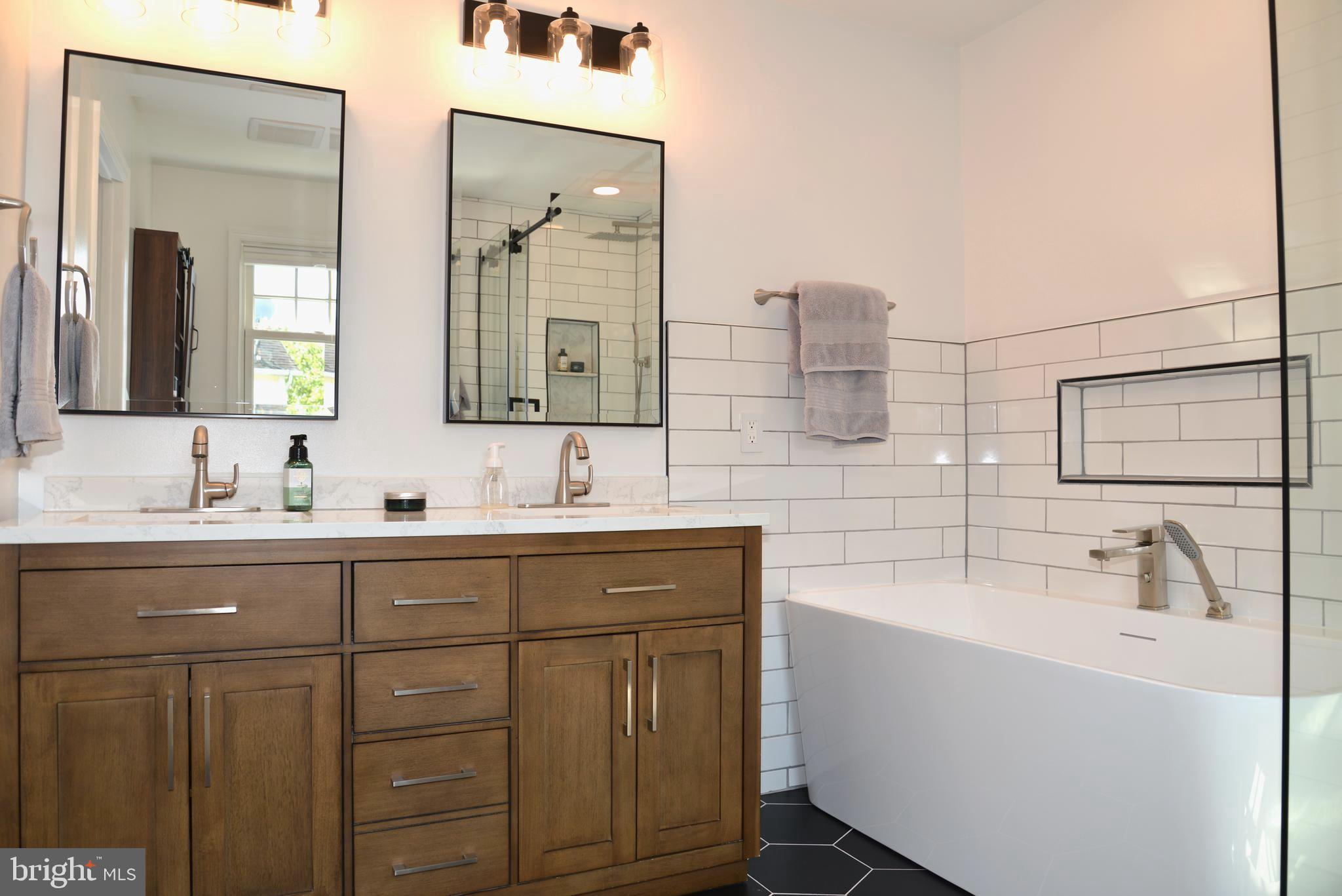 LAKELANDS - Residential