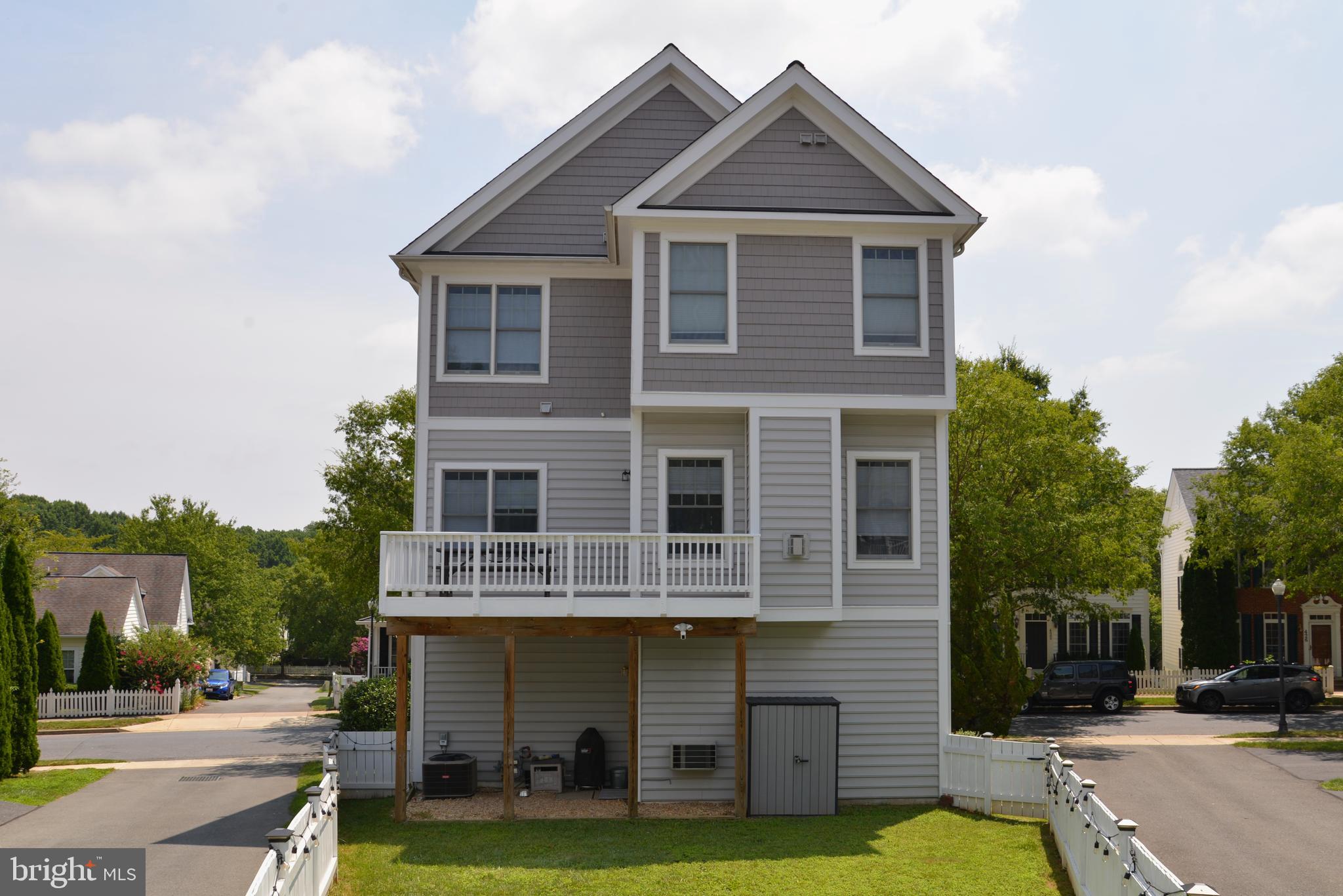 LAKELANDS - Residential