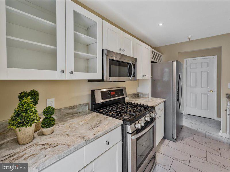 6522 LAKE PARK DRIVE 105