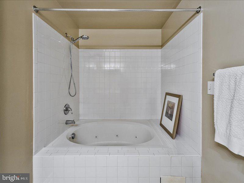 GREENBELT LAKE - Residential