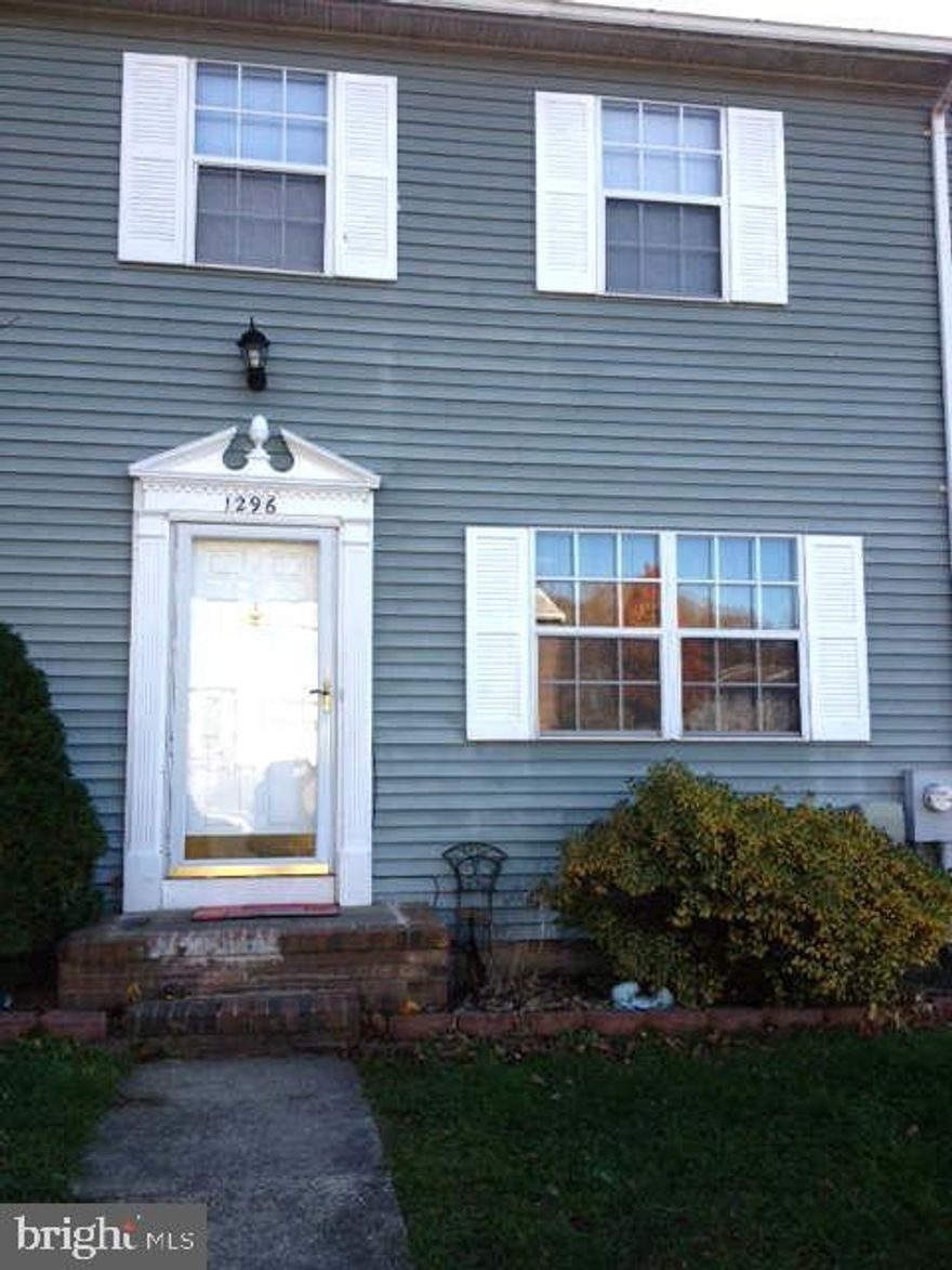 4 bedrooms 3.5 baths.
full inlaw suite in the lower level with a living room, kitchen, bedroom, full bath and separate entrance.
renovated kitchen with new white cabinets and stainless appliances and granite countertops
laminate wood flooring
primary bedroom has full bath and three closets
fully fenced backyard with patio