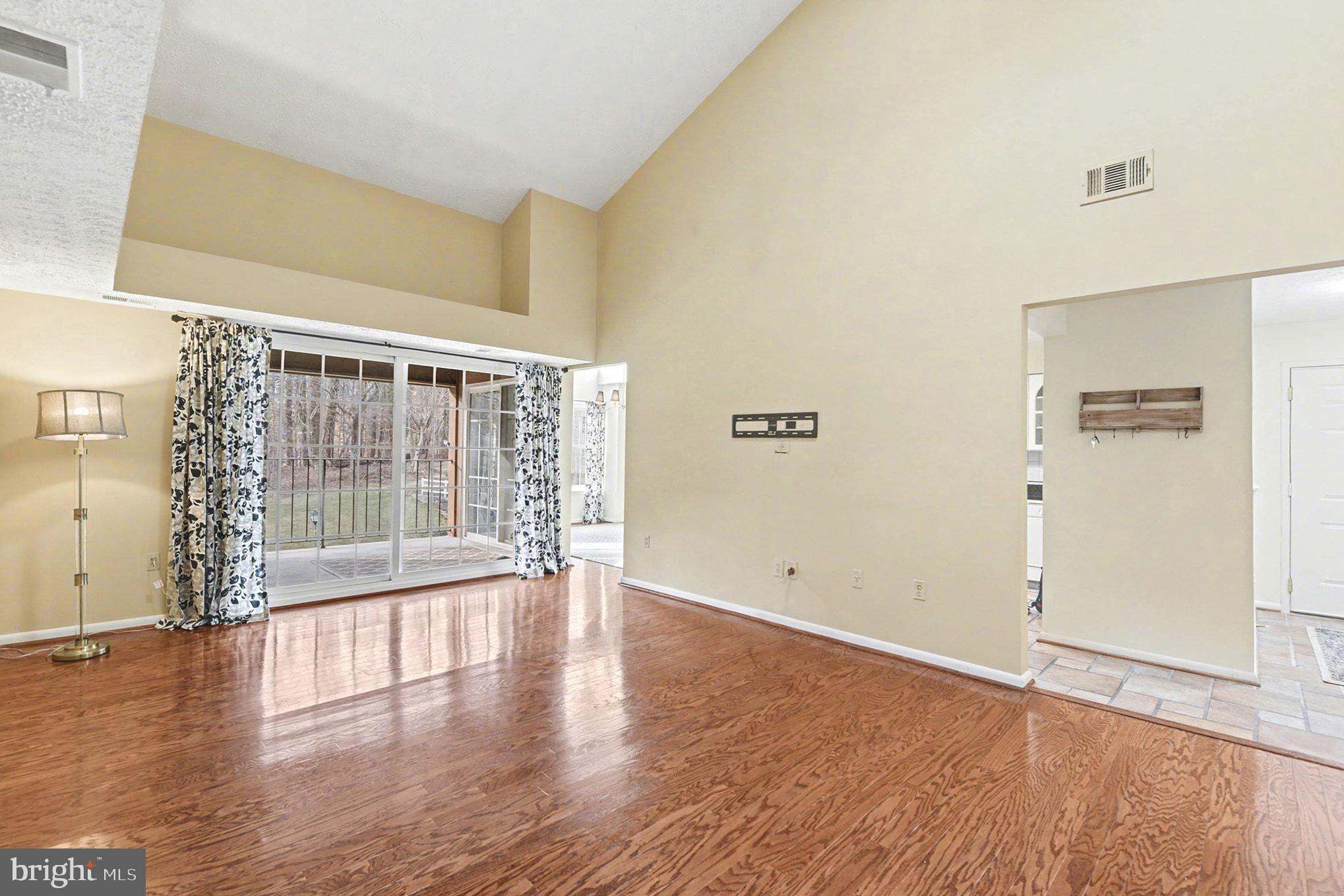 THE FALLS GARDEN - Residential