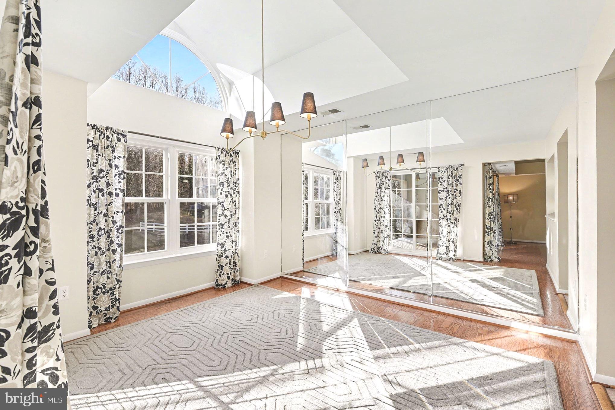 THE FALLS GARDEN - Residential