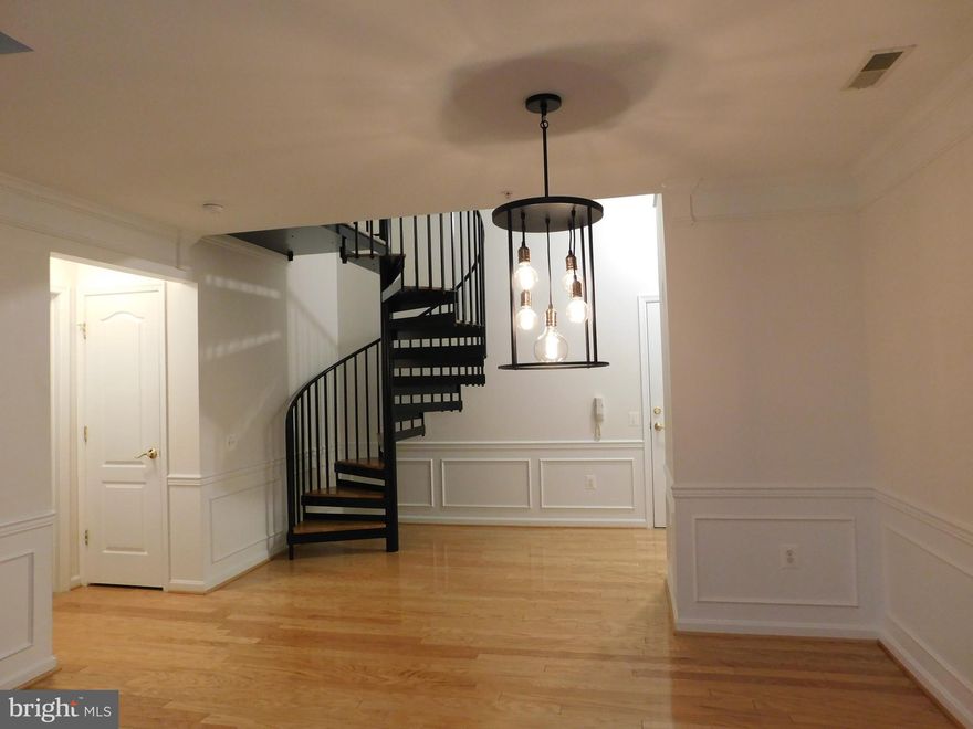 Spacious Penthouse Condo with 2 bedrooms, den, and loft in an elevator building.  Hardwood floors and wood tone laminate floors * raised panel wainscot * updated light fixtures and ceiling fans * updated primary bath with vinyl plank floor and tile surround. Updated Stainless Steel Kitchen appliances.  Natural gas stove, water heater and HVAC.  Immediate occupancy available. Tenant Requirements:  Credit Score 680+; minimum income is 2 times the monthly rent. Pet Policy: One (1) pet, not more than 40 lbs., dog or cat, only, with additional pet rent of $ 100.00 per month.  Acceptance of a Lease is contingent on the completion of the RentSpree application by all Tenants and Occupants over the age of 18 years.