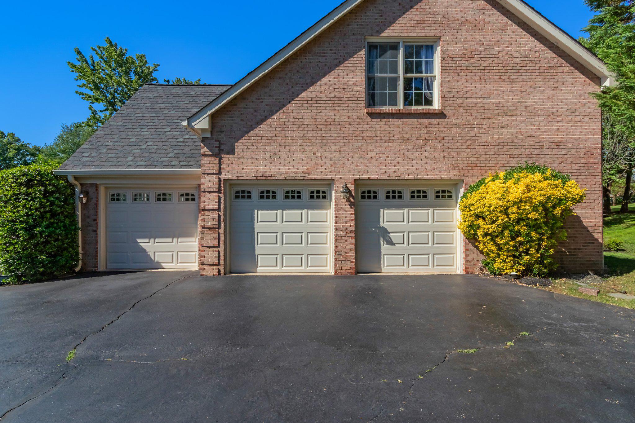 1289 MIDDLETON COURT