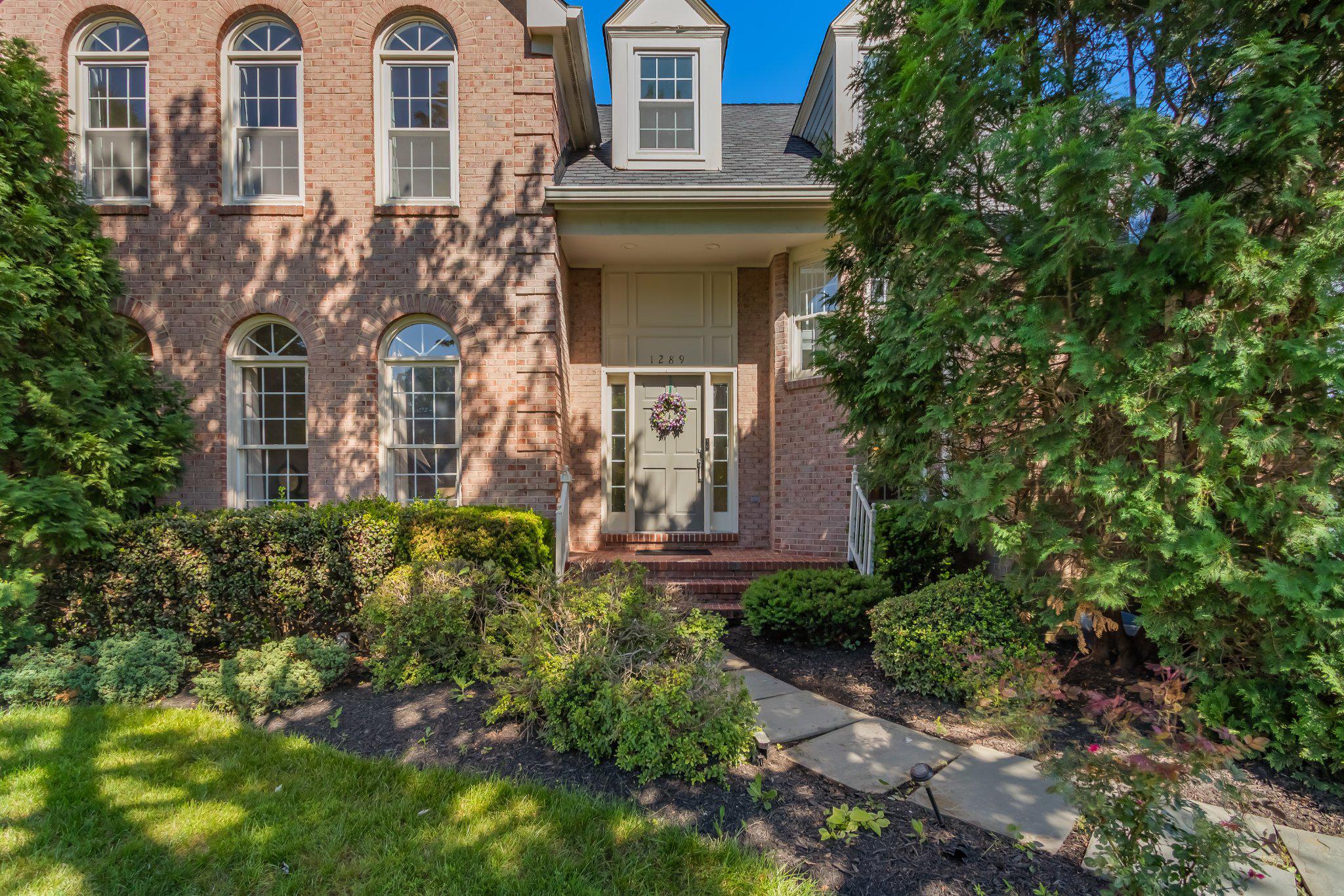 1289 MIDDLETON COURT