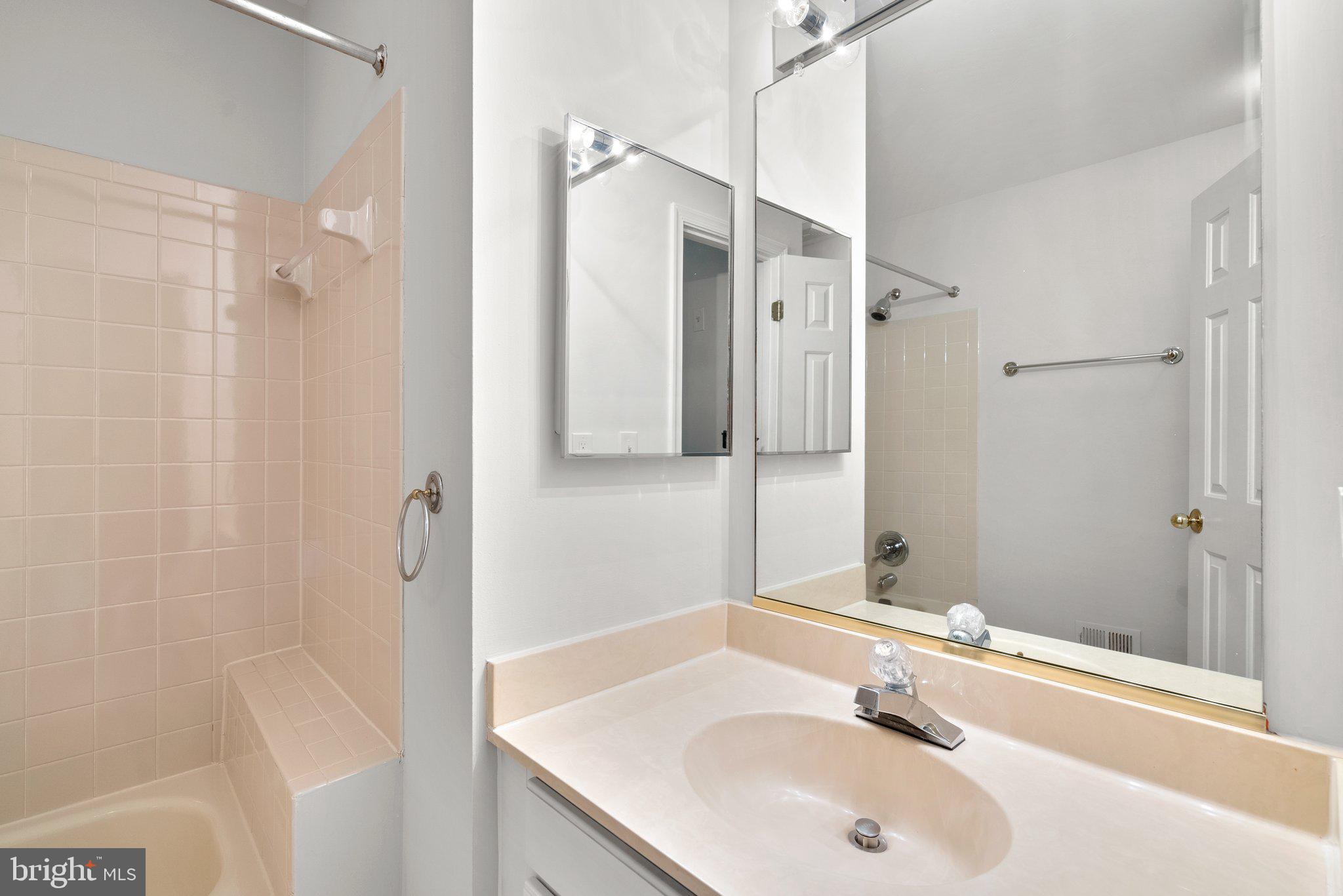 NAPLES MANOR - Residential