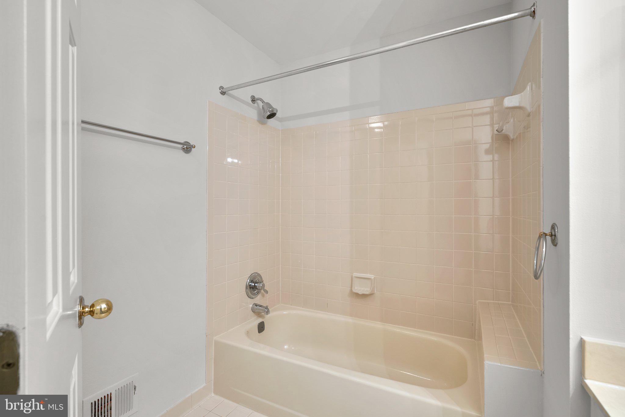 NAPLES MANOR - Residential