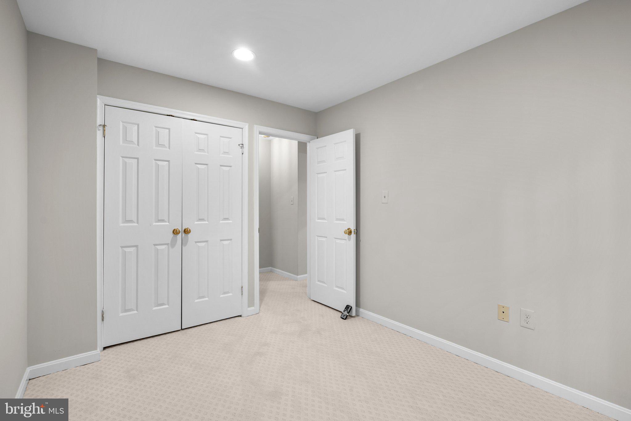 NAPLES MANOR - Residential